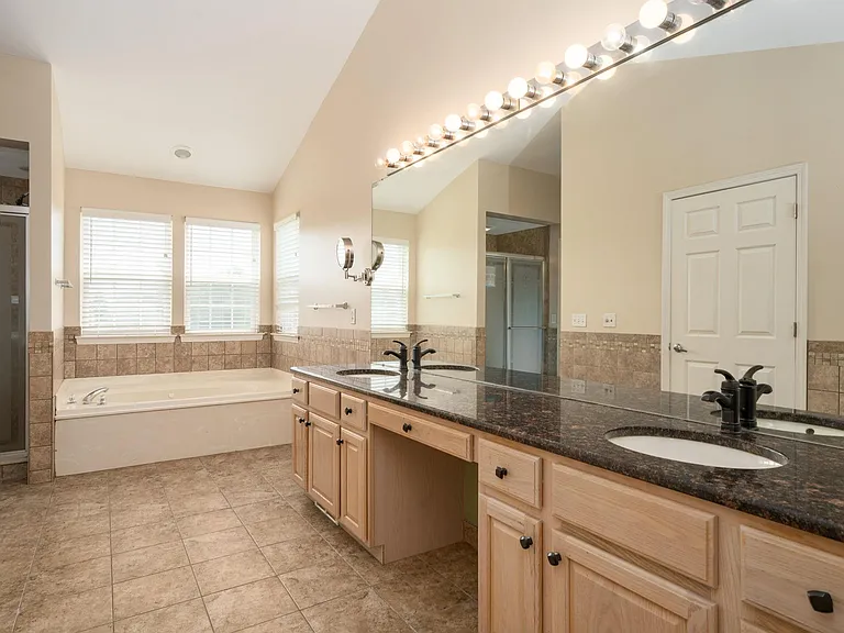 14864 Liri Dr — Photo 19