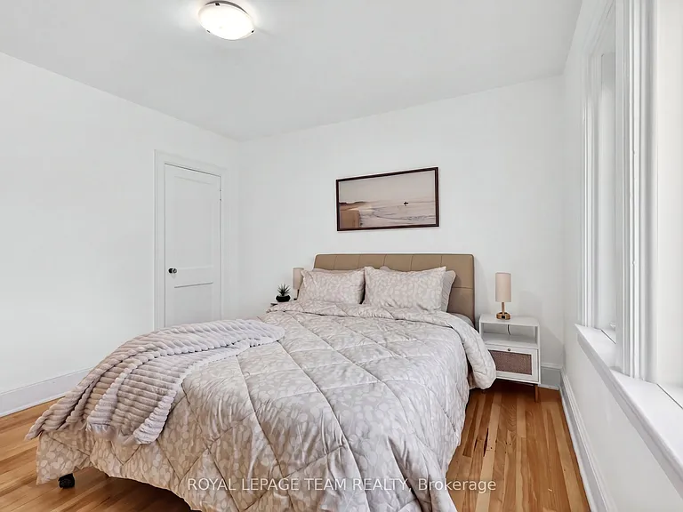 131 Acacia Ave — Photo 23