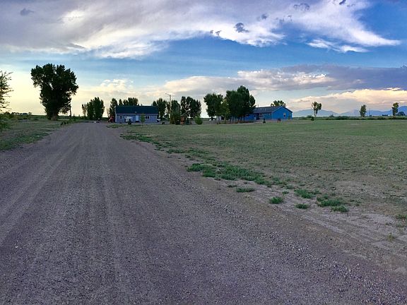 8 minutes from downtown. 