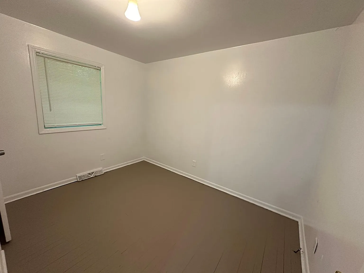 2 bed, 720 sqft, $750 — Photo 2