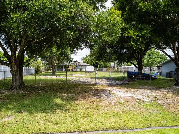168 NW Friar St, Port Saint Lucie, FL 34983