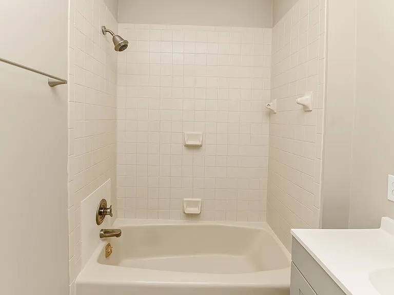 3634 Amberson Ave — Photo 20