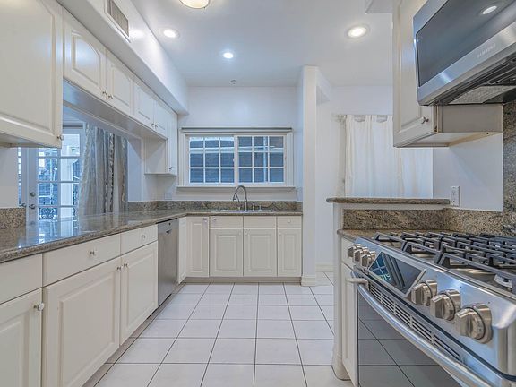 4th image of 9848 Vidor Dr APT 102