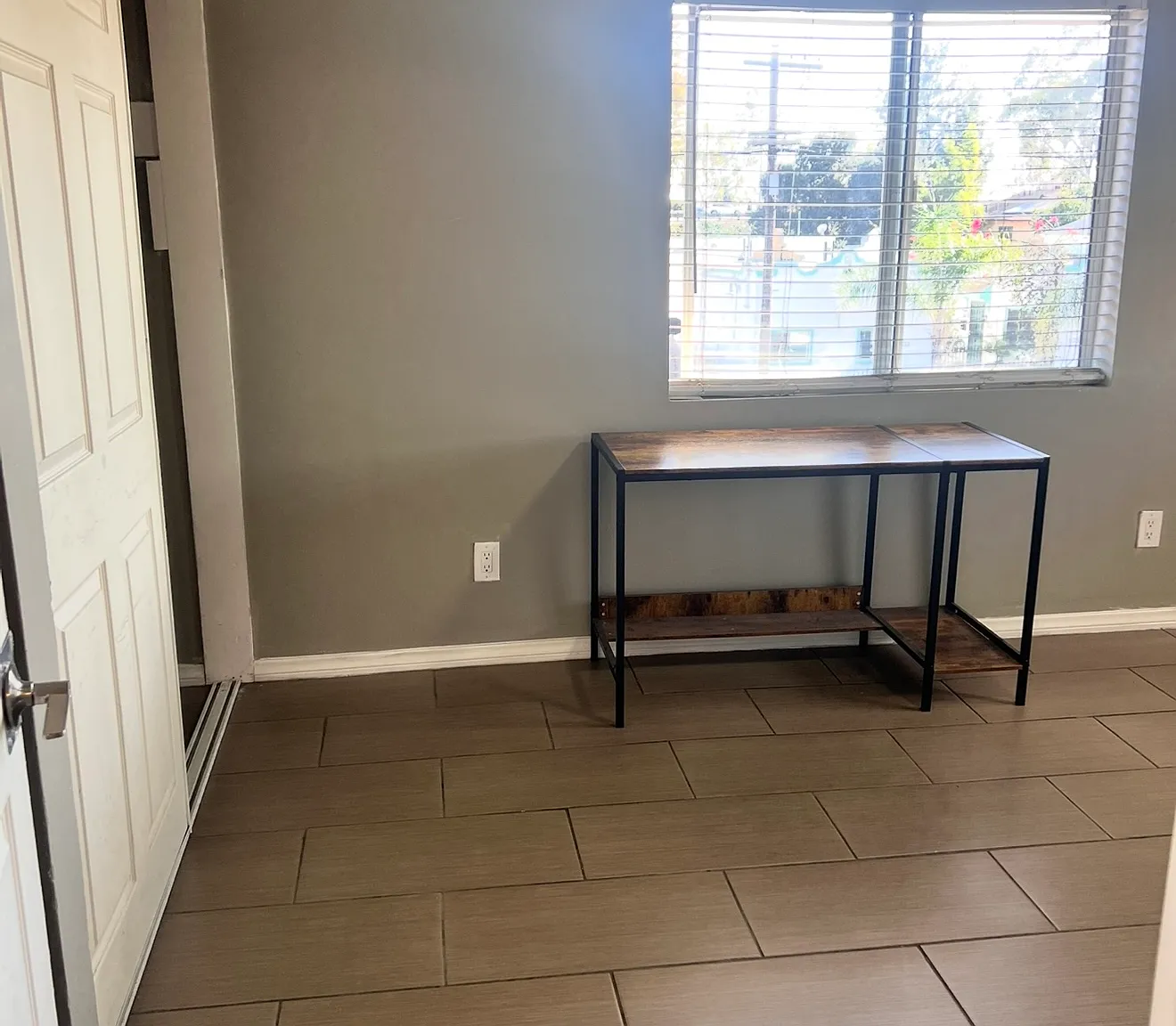 Studio, 200 sqft, $1,050 — Photo 2
