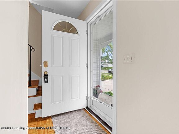 5th image of 2714 Groesbeck Ave
