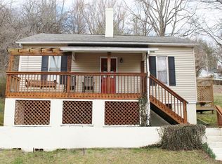 319 Grayson St, Fries, VA 24330