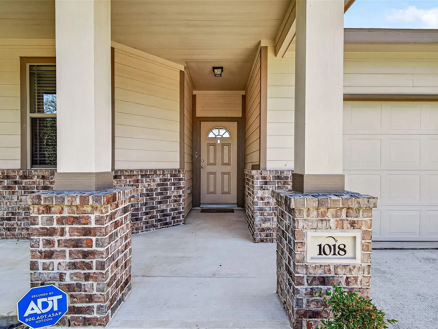3 bed, 2.0 bath, 1419 sqft, $1,725 — Photo 3