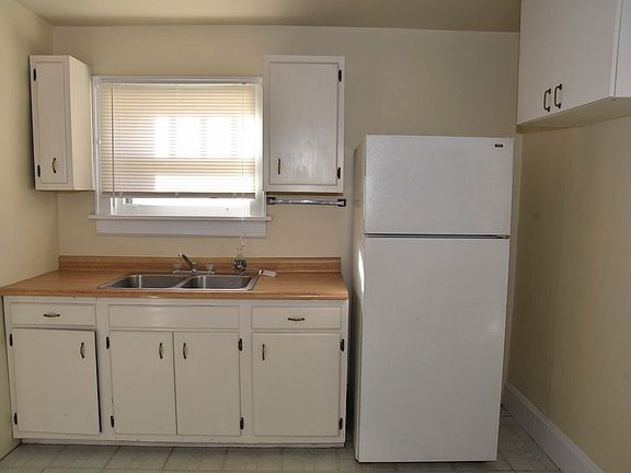 2nd image of 6746 Cambridge Ave