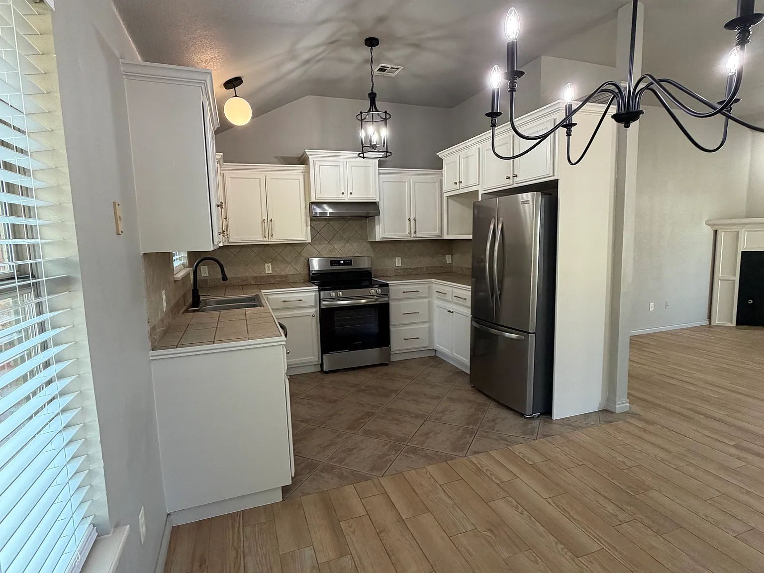 3 bed, $1,800 — Photo 4