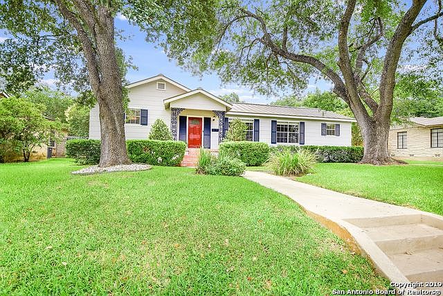 1st image of 208 Brightwood Pl