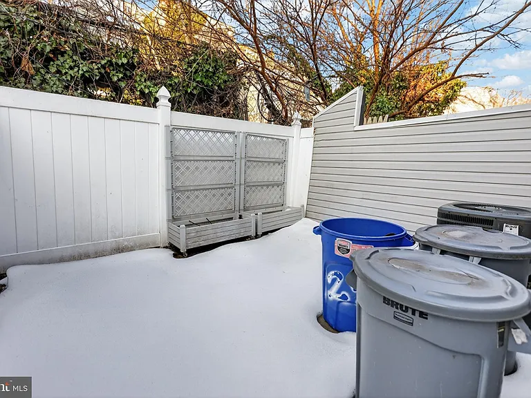 2543 Nicholas St — Photo 31