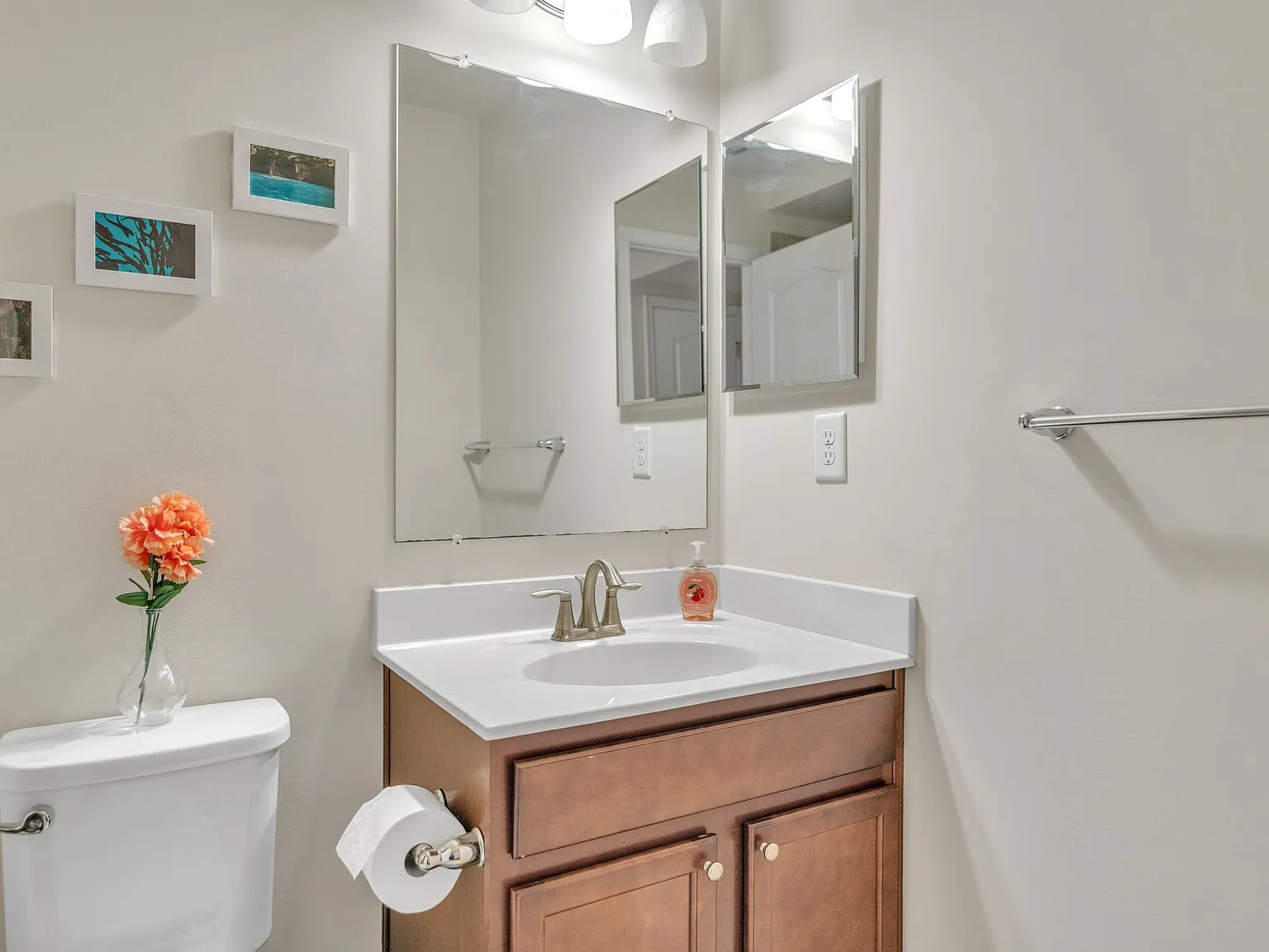 4 bed, 3.5 bath, 2020 sqft, $7,000 — Photo 2