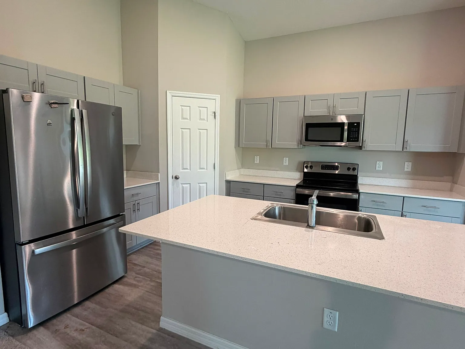 4 bed, 1850 sqft, $2,300 — Photo 4
