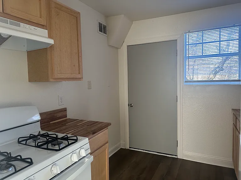 1217 Estelle St — Photo 8