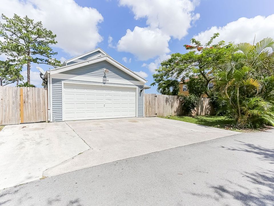 1st image of 1420 Amaryllis Ln
