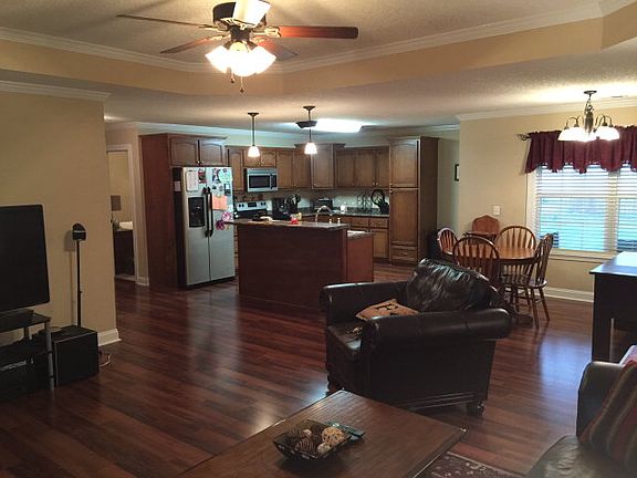 3rd image of 212 Timberland Dr NE