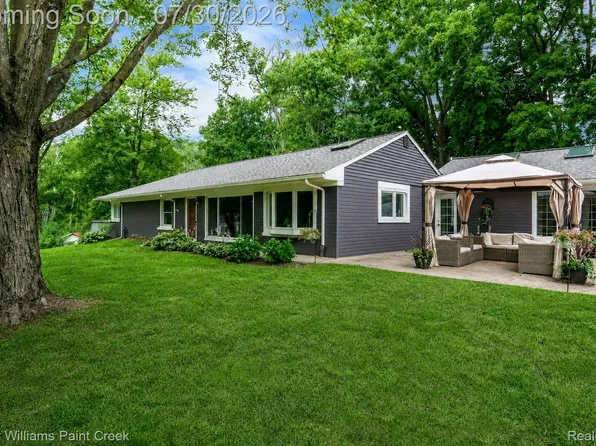 340 Whims Ln, Rochester, MI 48306