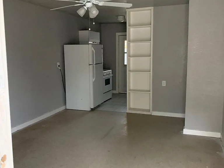3047 Weir Ave — Photo 2