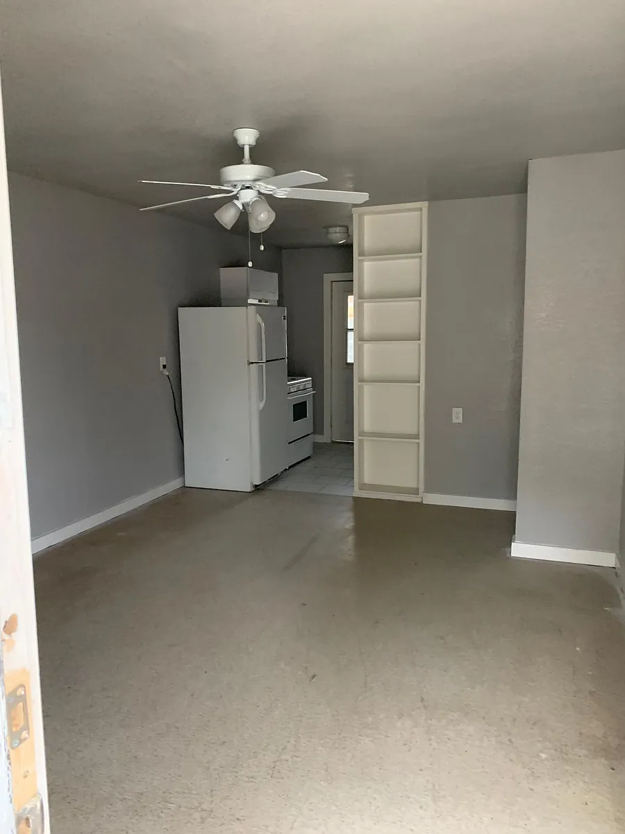 Building Photo - 3047 Weir Ave