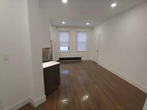 11 Queensberry St #15 Photo 1