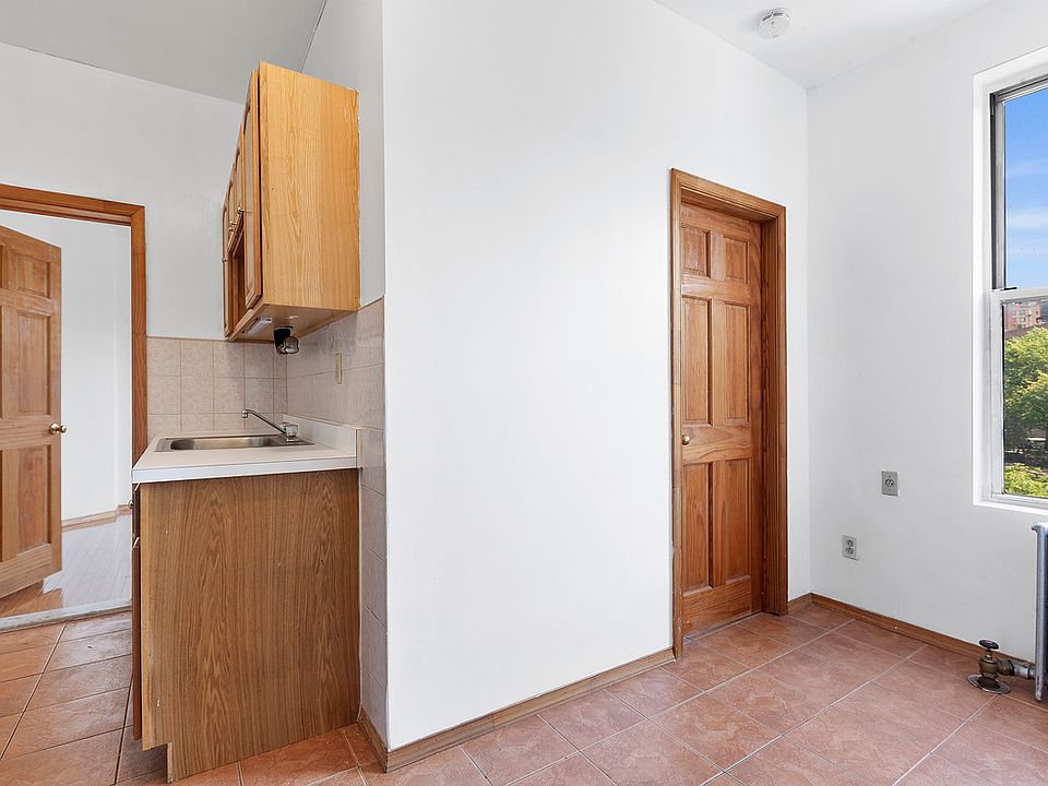 2nd image of 228 Bleecker St APT 13