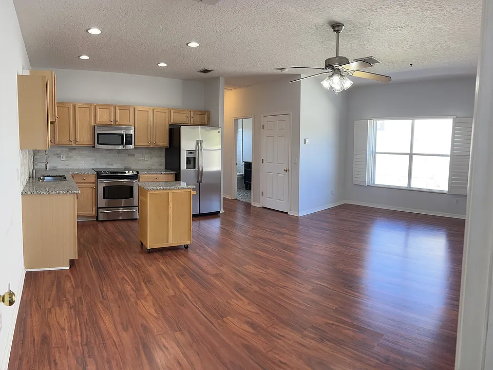 112 Avery Lake Dr #1112
