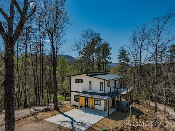 85 Elrod Dr, Whittier, NC 28789
