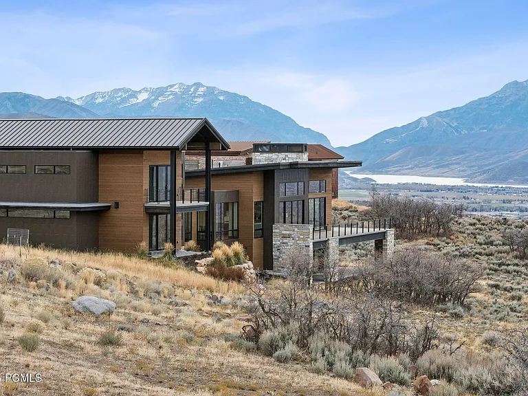 2005 Lookout Peak Cir — Photo 74