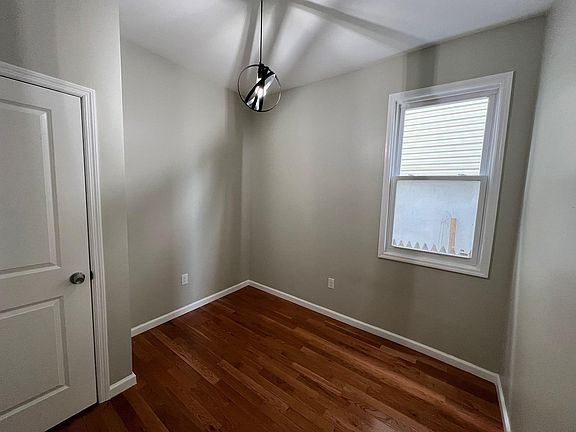 3rd image of 43 E Kinney St Floor 1