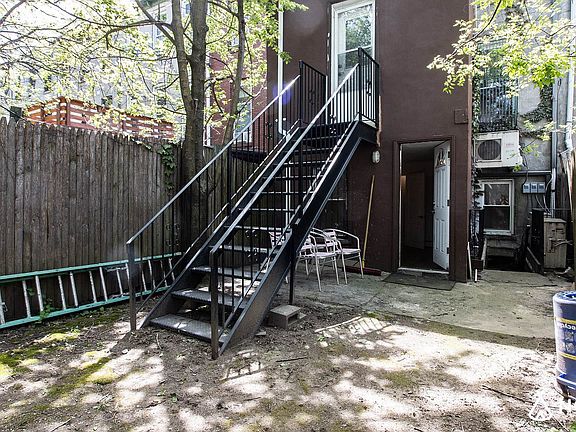 5th image of 455 Van Buren St #1