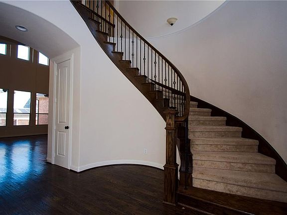 3rd image of 211 San Bernard Dr