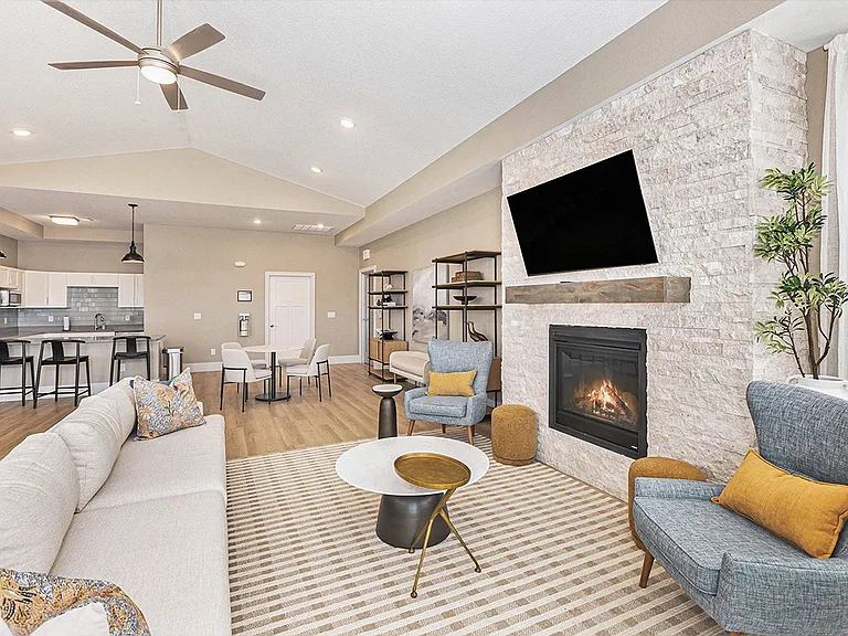 Eagle Ridge Apartment Homes — Photo 45