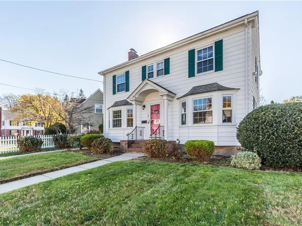 62 Beacon Cir, Cranston, RI 02910
