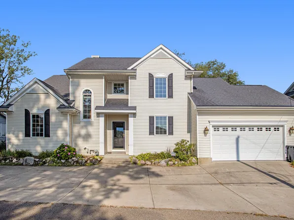 10960 Long Point Dr, Plainwell, MI 49080