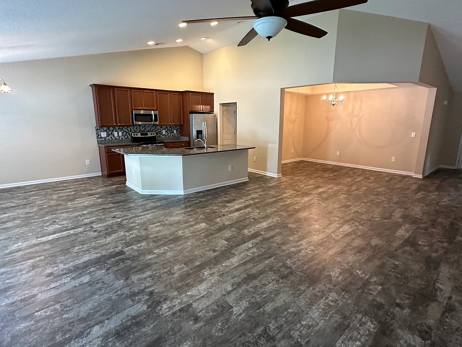 689 Old Castle Loop — Photo 3