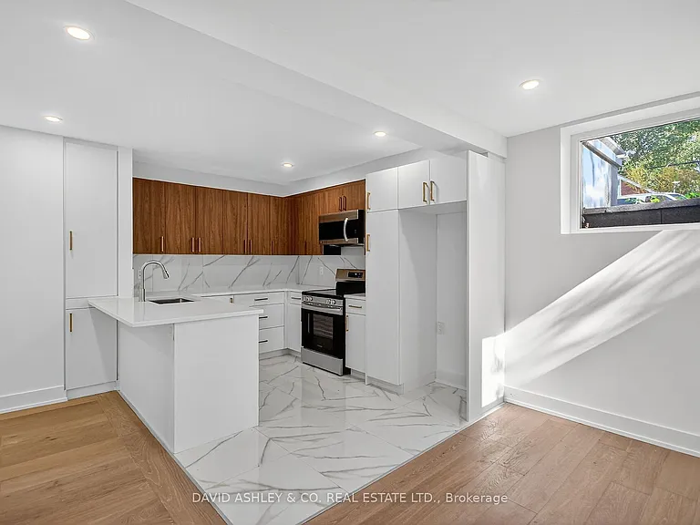 612 W Tweedsmuir Ave #MAIN — Photo 41