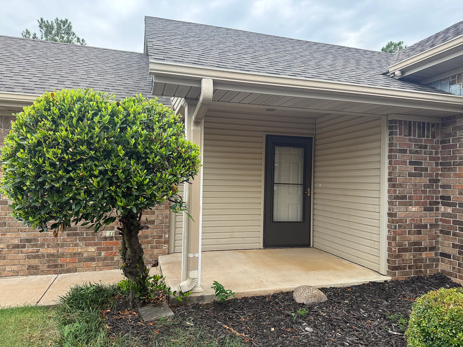2 bed, 1100 sqft, $1,200 — Photo 2
