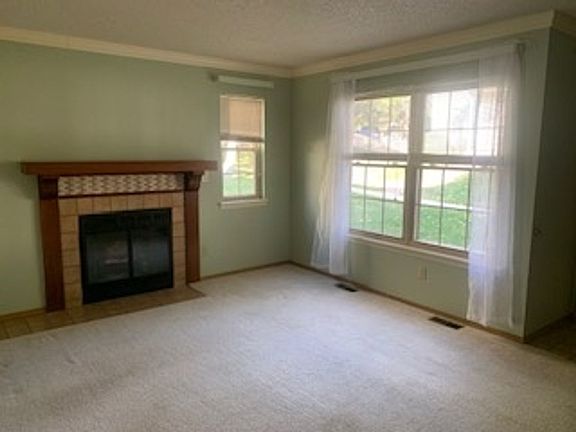 4th image of 7929 Lexington Park Dr