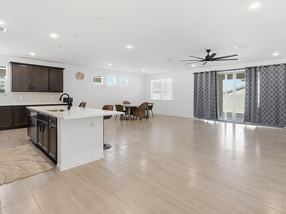 4th image of 4650 W Gilbert Ln