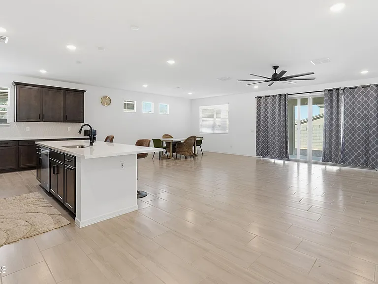 4650 W Gilbert Ct — Photo 4