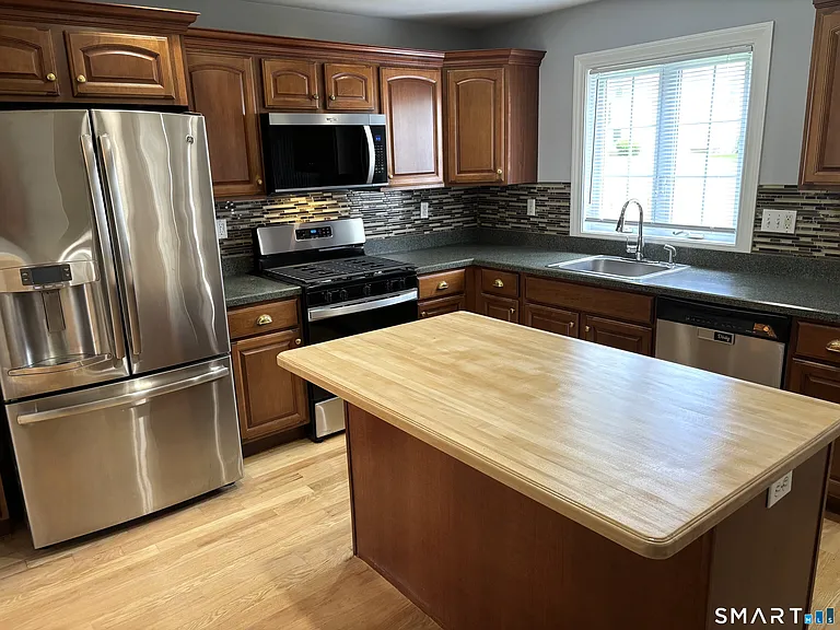 1260 Cutspring Rd #1260 — Photo 2