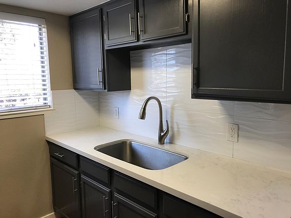 5th image of 4800 Bayview Ave APT C