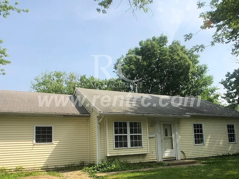 903 Southmoor Dr — Photo 1