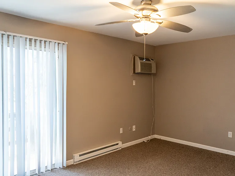 610 Southgate Dr — Photo 8