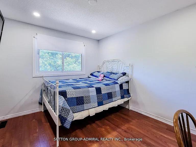 2 Royalwood Ct #52 — Photo 22