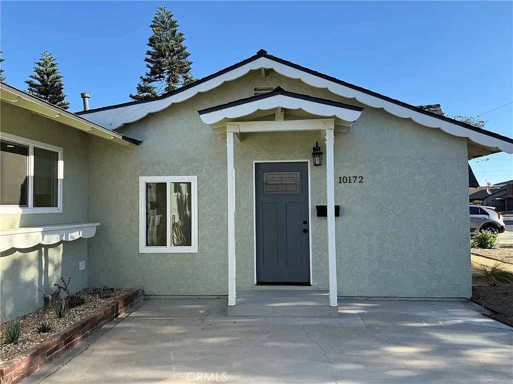 2 bed, 950 sqft, $3,200 — Photo 2