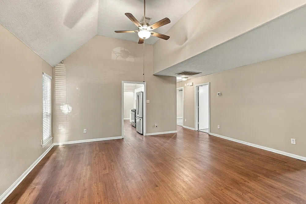 3 bed, 2.0 bath, 1527 sqft, $1,880 — Photo 4