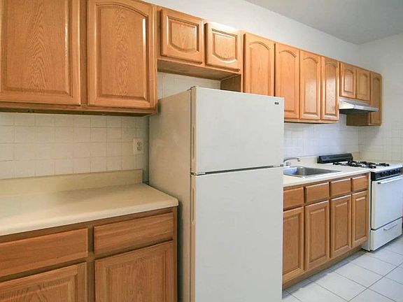 4th image of 32-06 29th St #2J