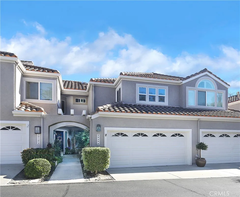 2 bed, 2.5 bath, 1310 sqft, $4,960 — Photo 1
