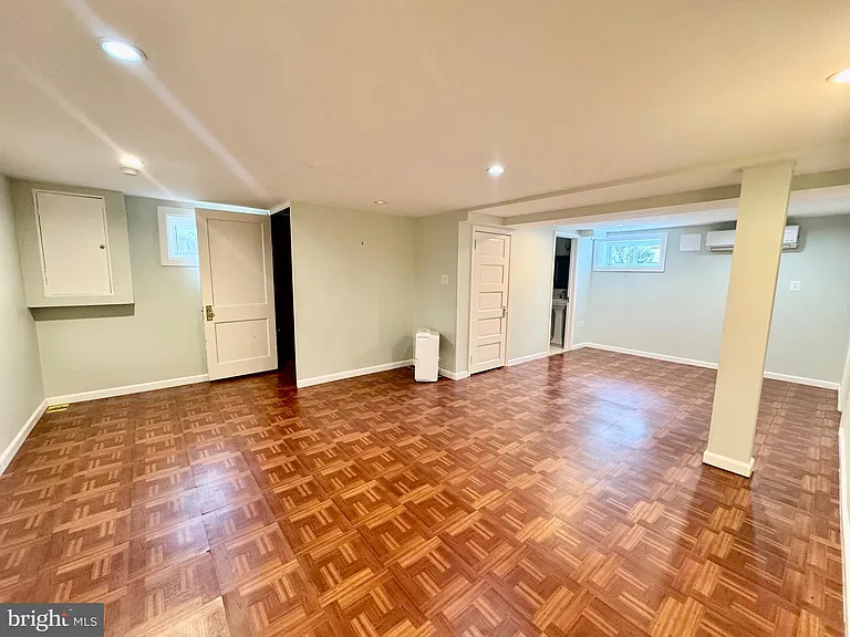 204 S Irving St — Photo 16